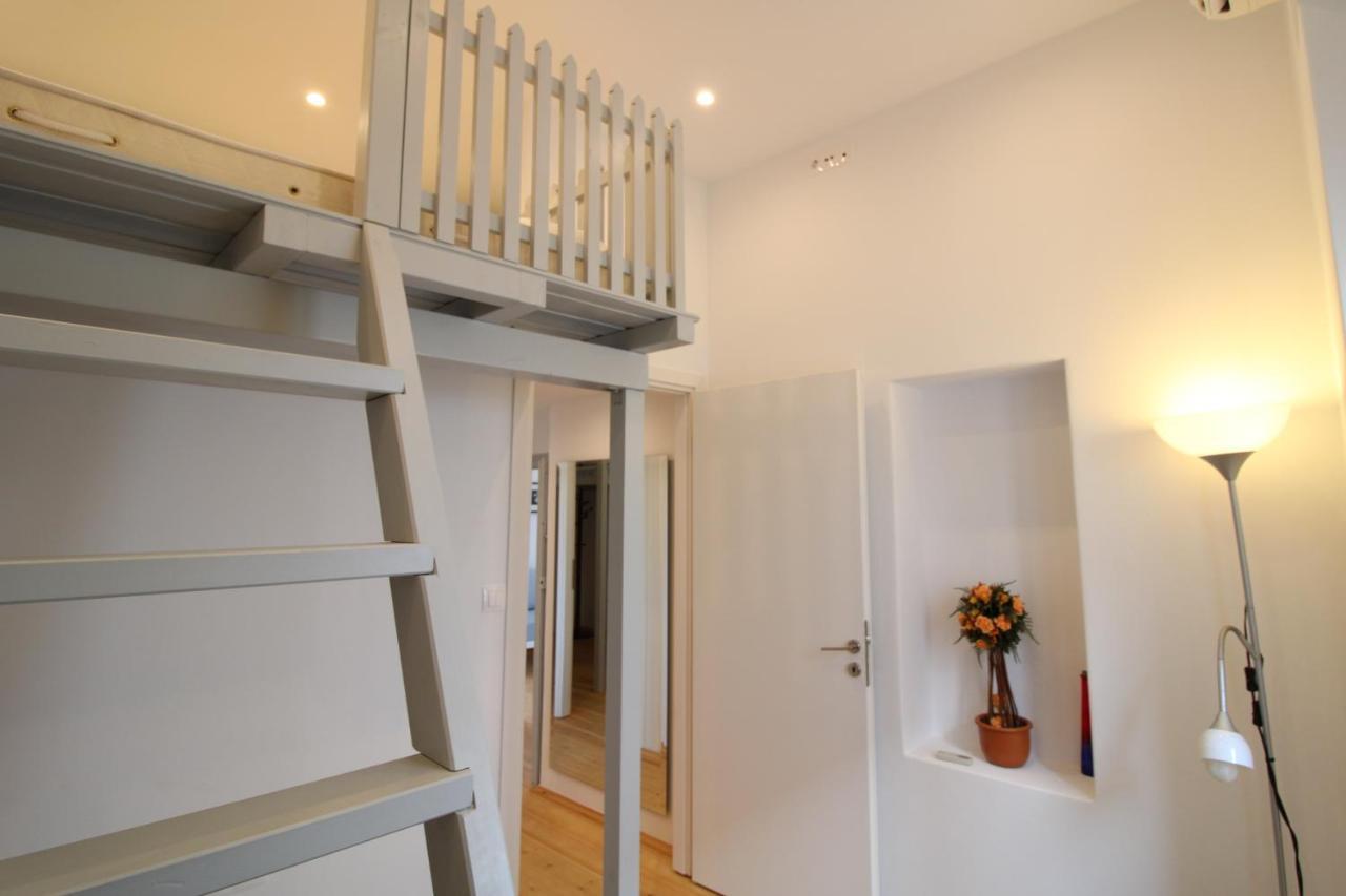 1870 House 1&2 Apartment Plaka  Luaran gambar