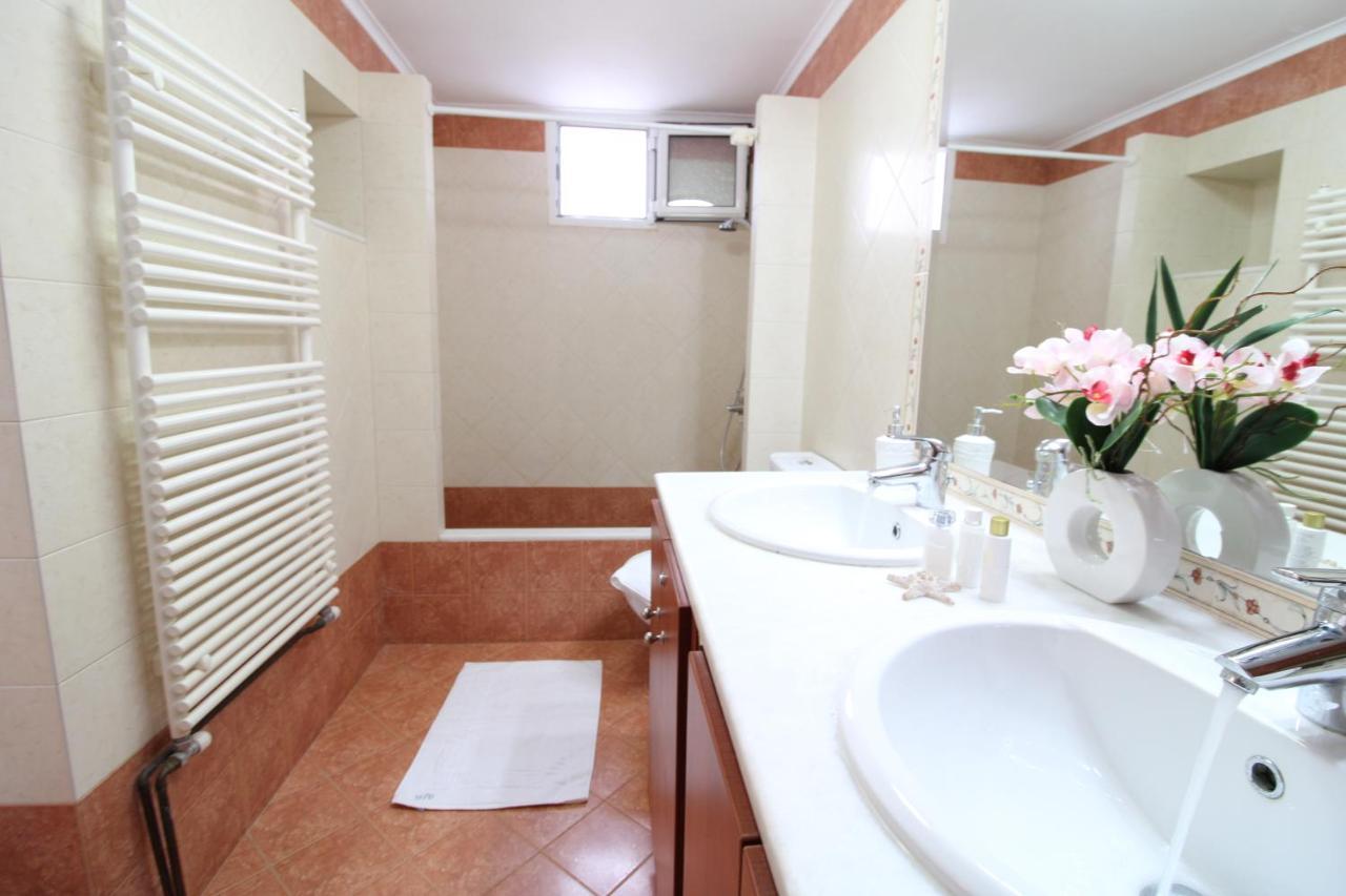 1870 House 1&2 Apartment Plaka  Luaran gambar